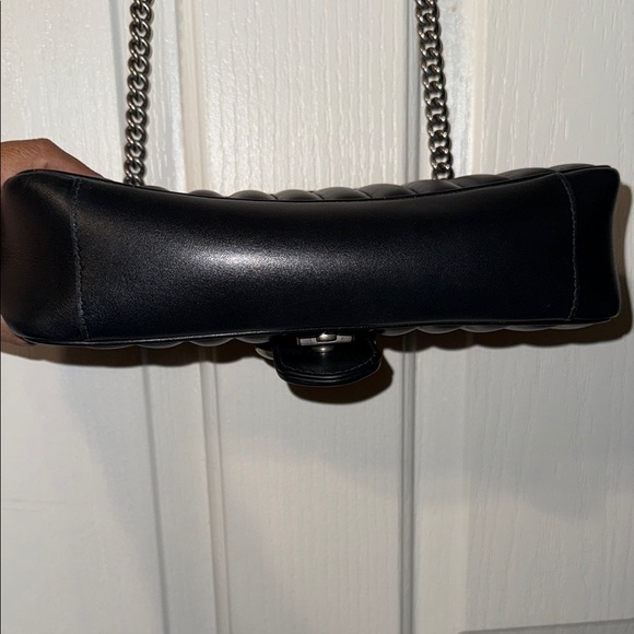 Elegant Authentic Gucci 🖤   Black Quilted Shoulder Bag - Picture 10 of 12